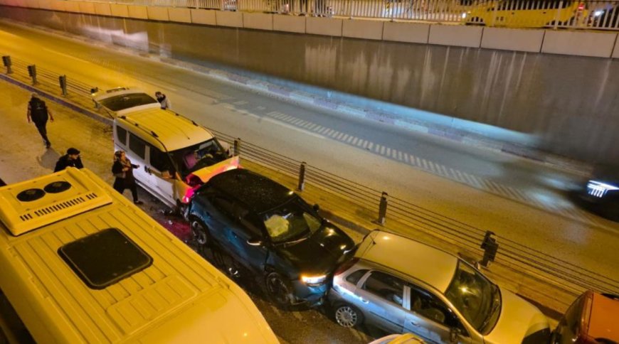 Muratpaşa’da Zincirleme Kaza: 11 Araç Birbirine Girdi!