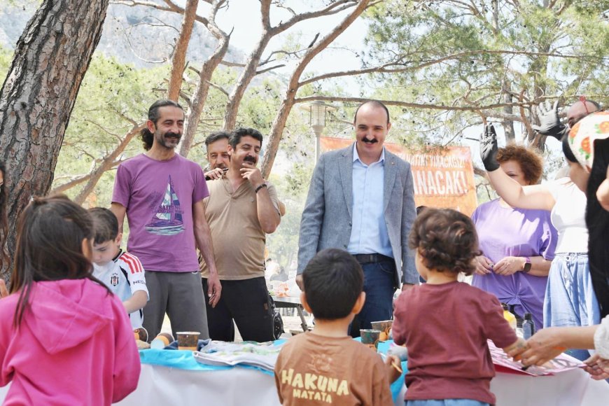 Konyaaltı’nda Bahar Coşkusu: Başkan Kotan Vatandaşların Piknik Sofrasına Konuk Oldu