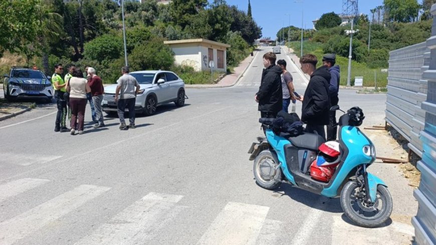 Manavgat'ta Otomobil ile Motorlu Bisiklet Çarpıştı: 1 Yaralı
