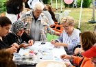 Antalya’da Muratpaşa Belediyesi’nin yaşlı evleri üyeleri, bahar şenliğinde bir araya geldi.