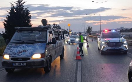 Manavgat'ta Zincirleme Kaza: 2 Yaralı, Kilometrelerce Kuyruk!