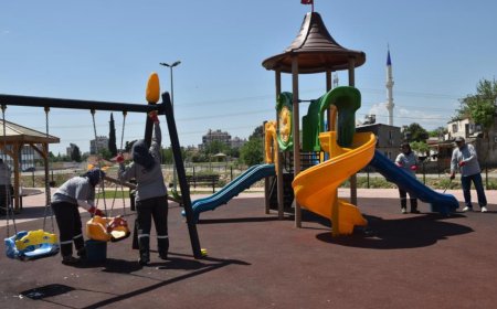 Kepez’in Parklarında Bahar Temizliği: Ekipler Seferber Oldu