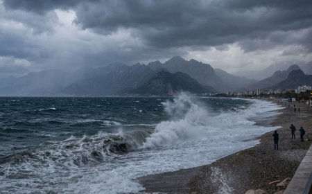 Antalya ve Mersin Sahilleri İçin Fırtına Uyarısı: Kaş-Anamur Arasında Deniz Ulaşımına Dikkat!