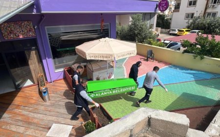 Antalya'nın Alanya ilçesinde hostelde kalan 58 yaşındaki adam, odasında ölü bulundu.