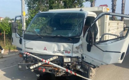 Antalya’da Korkutan Kaza: Kamyonette Sıkışan Sürücüyü İtfaiye Kurtardı