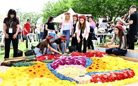 Antalya’da Çiçekten Sanat: 130 Bin Dal Çiçekle Muhteşem Yarışma