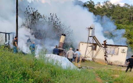 Kumluca'da Müstakil Ev Yangını: Bir Ev Kullanılamaz Hale Geldi
