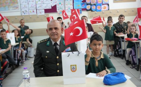 İlk Harfler Mehmetçiğe, İlk Cevaplar Kahramanlardan: Antalya’da Duygu Dolu Buluşma