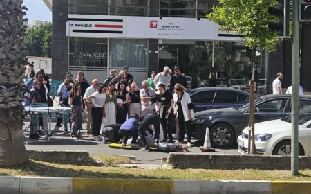 Antalya’da Korkutan Kaza: Yaya Geçidinde Otomobil ile 3 Tekerlekli Motosiklet Çarpıştı!
