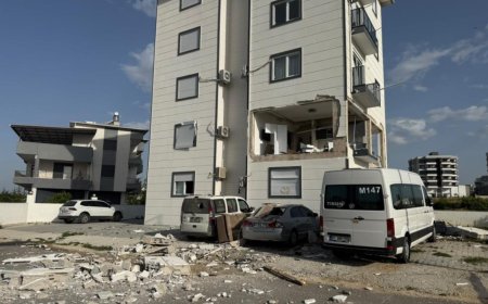 Antalya'nın Serik ilçesinde ev tüpünün patlaması sonucu bir kişi yaralandı.