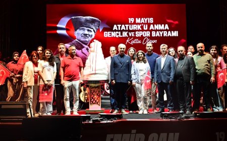 Kepez’in Gençleri Bayramı Sahada, Coşkuyu Konserde Yaşadı