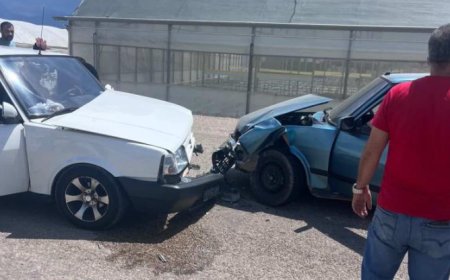 Kumluca’da Trafik Kazası: Kafa Kafaya Çarpışan Otomobillerde Can Pazarı