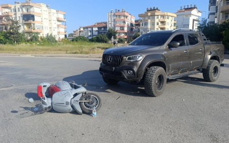 Manavgat’ta Kamyonet ile Motosiklet Çarpıştı: 1 Yaralı