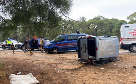 Manavgat'ta Şerit İhlali Kazası: Araç Ormanlık Alana Takla Attı, 3 Yaralı!