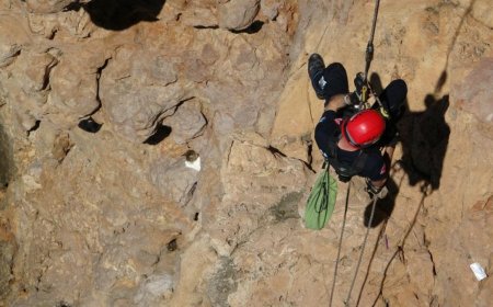 Antalya Falezlerinde Can Pazarı: 30 Metrede Mahsur Kalan Kedi Kurtarıldı