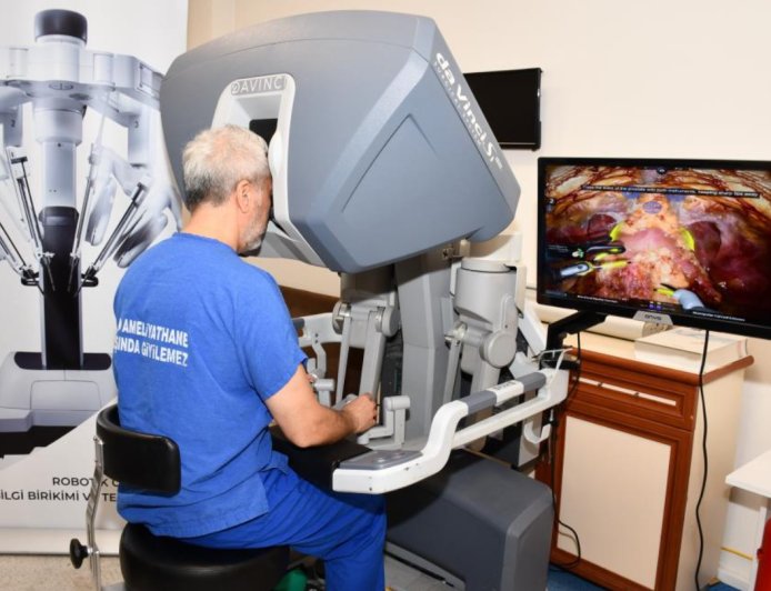 Alanya’da Ameliyathaneler Dijitalleşiyor: Geleceğin Cerrahları Robot Başında!