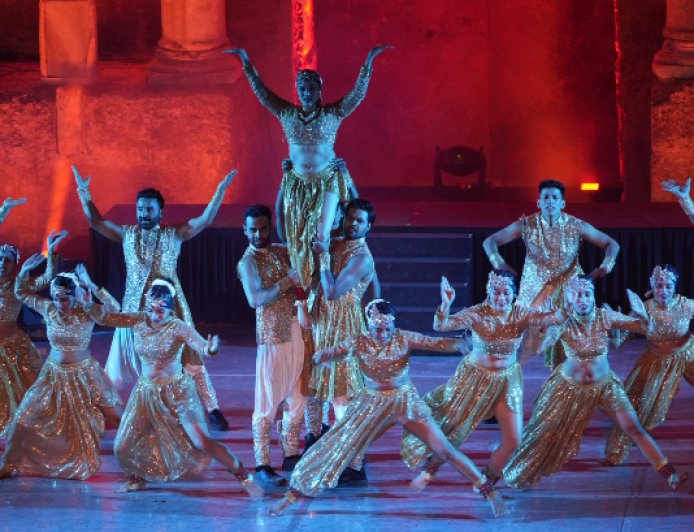 Antalya’da Bollywood Rüzgarı: Aspendos’ta "Taj Express" Büyüsü