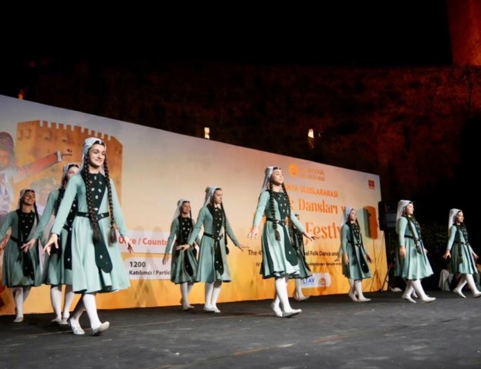 Dünya Alanya’da Buluştu: 4. Uluslararası Halk Dansları ve Müzik Festivali Başladı
