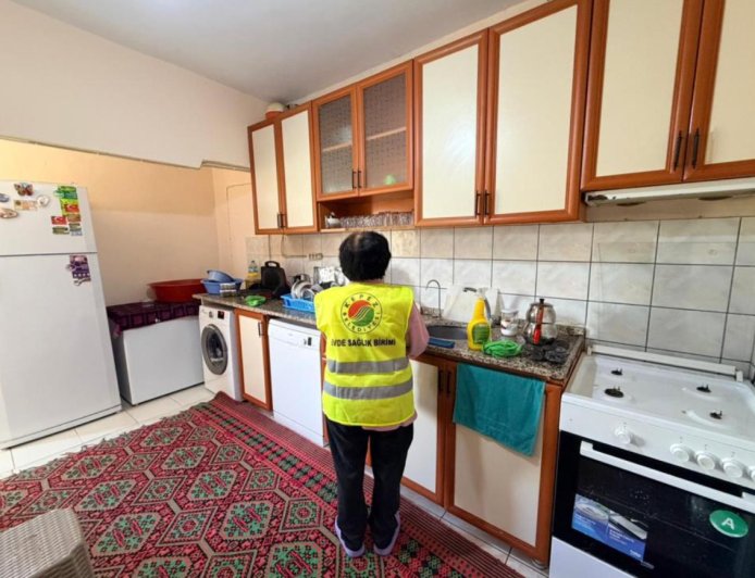 Kepez’de Bayram Temizliği Vefası: Şehit ve Gazi Aileleri Yalnız Değil