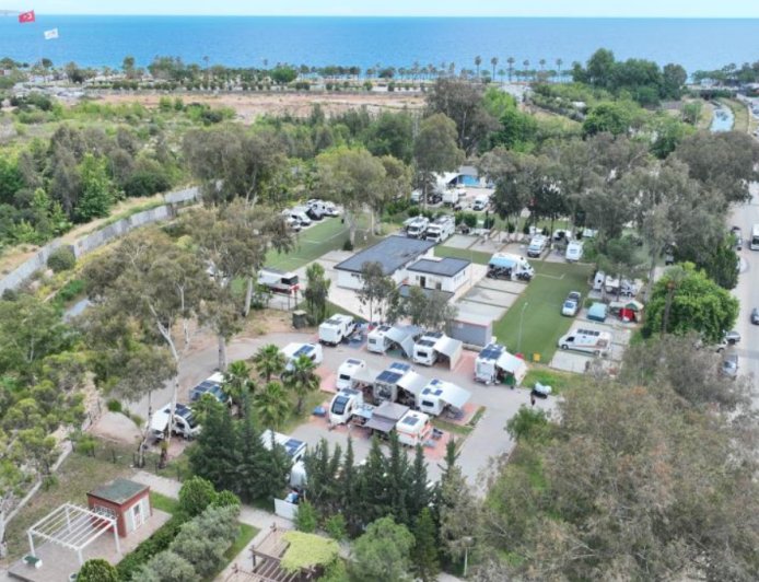 Karavancıların Antalya Mesaisi: Güne Konyaaltı Sahili’nde Deniz Havasıyla Başlıyorlar
