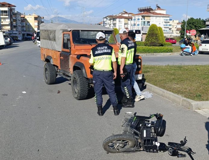 Manavgat'ta Tur Aracı ile Motosiklet Çarpıştı: 1 Yaralı