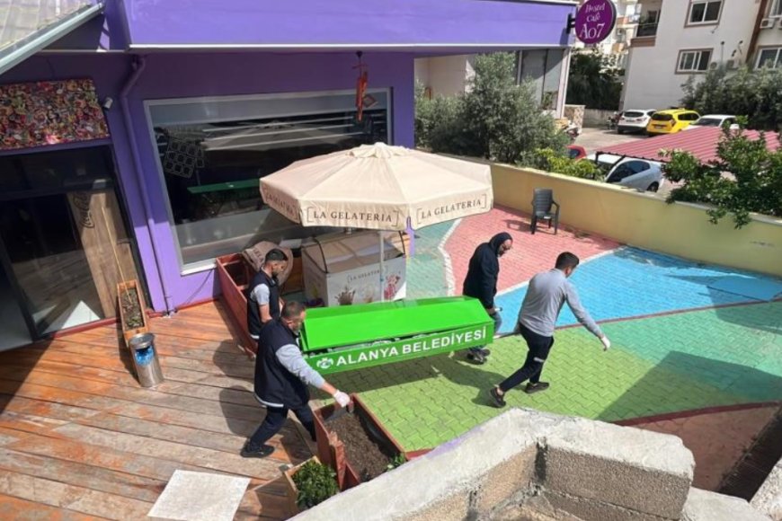 Antalya'nın Alanya ilçesinde hostelde kalan 58 yaşındaki adam, odasında ölü bulundu.