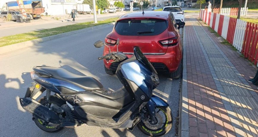 Manavgat’ta Görülmemiş Kaza: Yola Kaçan Top Motosikleti Devirdi!