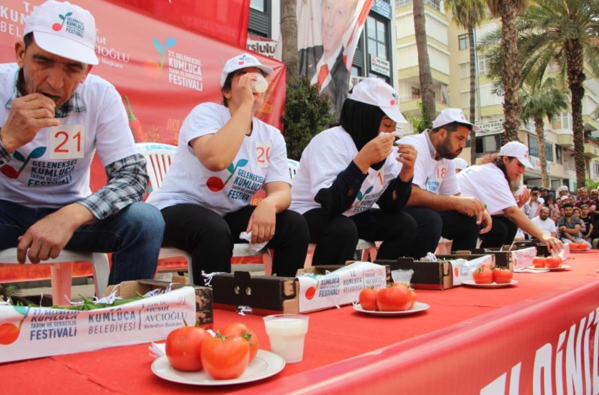 Kumluca'da Acı Biber Yarışması: Şampiyon 3 Dakikada 474 Gram Yedi!