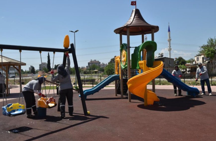 Kepez’in Parklarında Bahar Temizliği: Ekipler Seferber Oldu