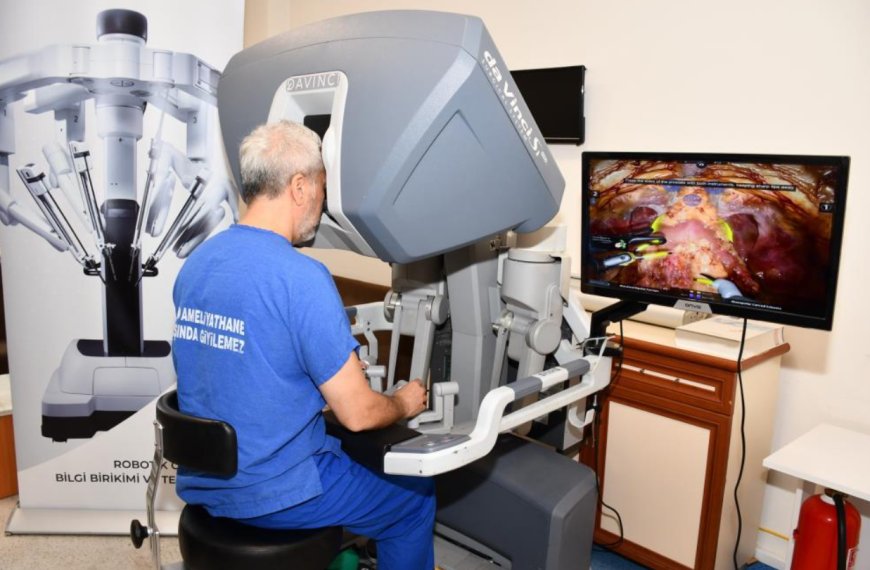 Alanya’da Ameliyathaneler Dijitalleşiyor: Geleceğin Cerrahları Robot Başında!