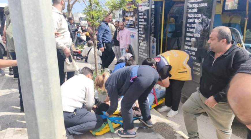 Manavgat’ta Yolcu Minibüsü Park Halindeki Araçlara Çarptı: 4 Yaralı