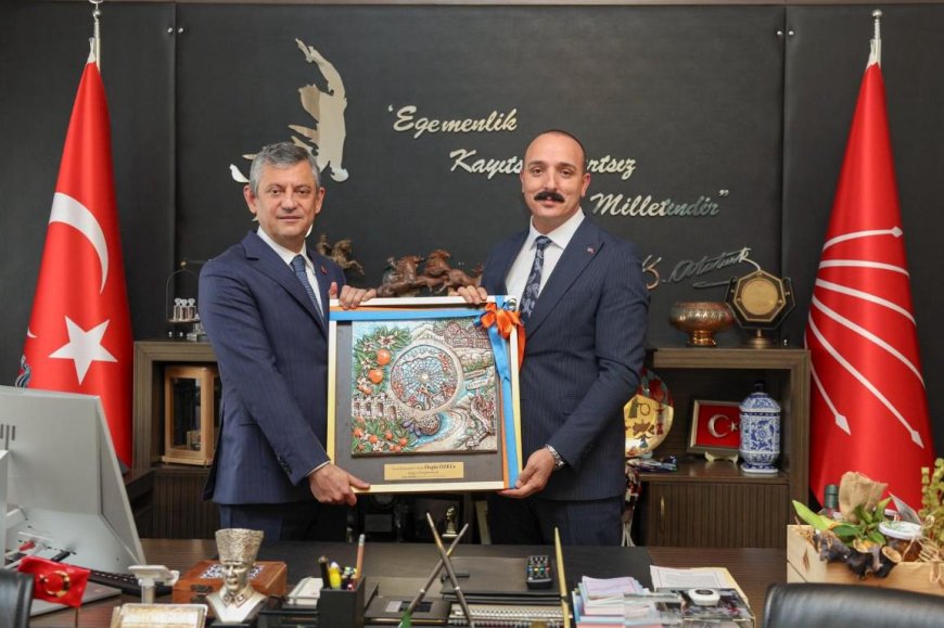 Konyaaltı Belediye Başkanı Cem Kotan, Genel Başkan Özgür Özel ile Bir Araya Geldi.