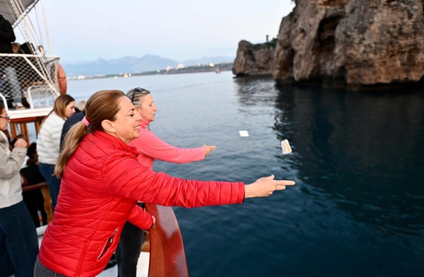 Antalya’da Asırlık Gelenek: Dilekler Akdeniz’in Mavi Sularında Buluştu