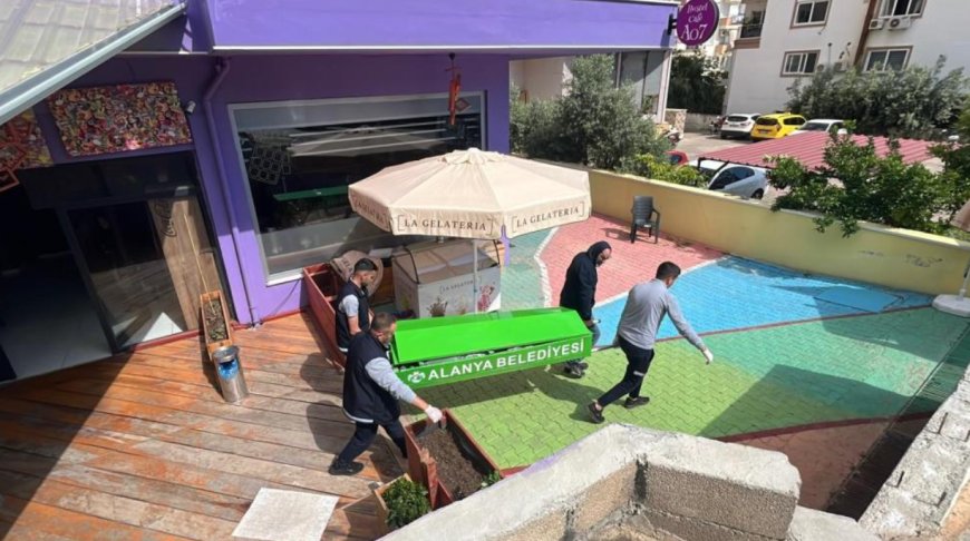 Antalya'nın Alanya ilçesinde hostelde kalan 58 yaşındaki adam, odasında ölü bulundu.