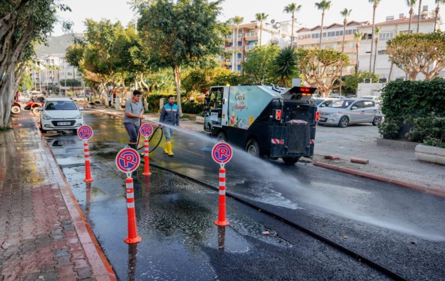 Alanya Belediyesi’nden Bayram Seferberliği: Şehir Köşe Bucak Temizleniyor