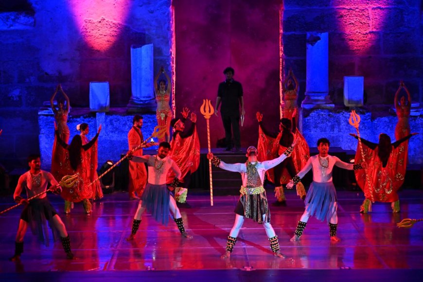 ASPENDOS’UN BÜYÜLEYİCİ ATMOSFERİNDE HİNDİSTAN RÜZGARI: TAJ EXPRESS DAKİKALARCA ALKIŞLANDI...