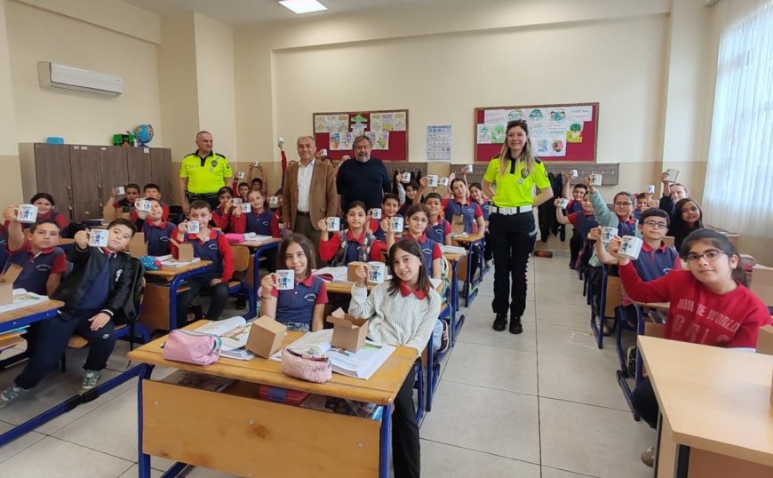 Kepez’in "Polirobotları" Ödüllerine Kavuştu: Miniklerden Trafikte Büyük Örnek!