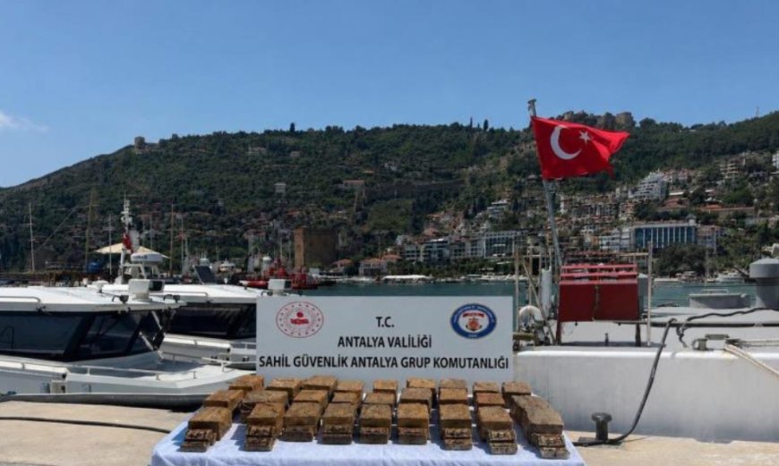 Alanya’da Sahile Vuran Paketten 40 Kilogram Esrar Çıktı