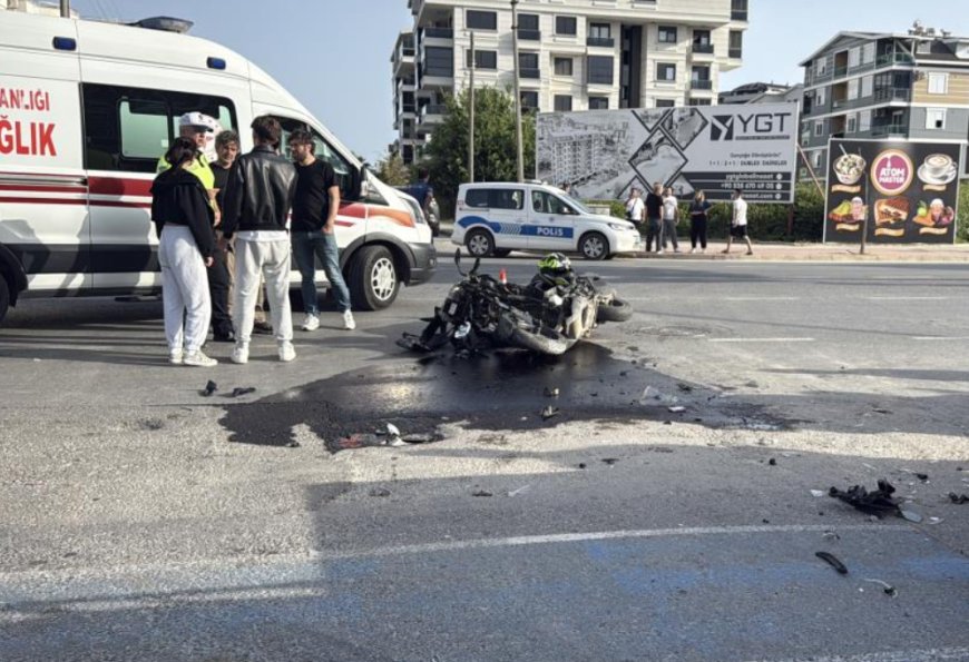 Gazipaşa’da Motosiklet ile Kamyonet Çarpıştı: 1 Ağır Yaralı