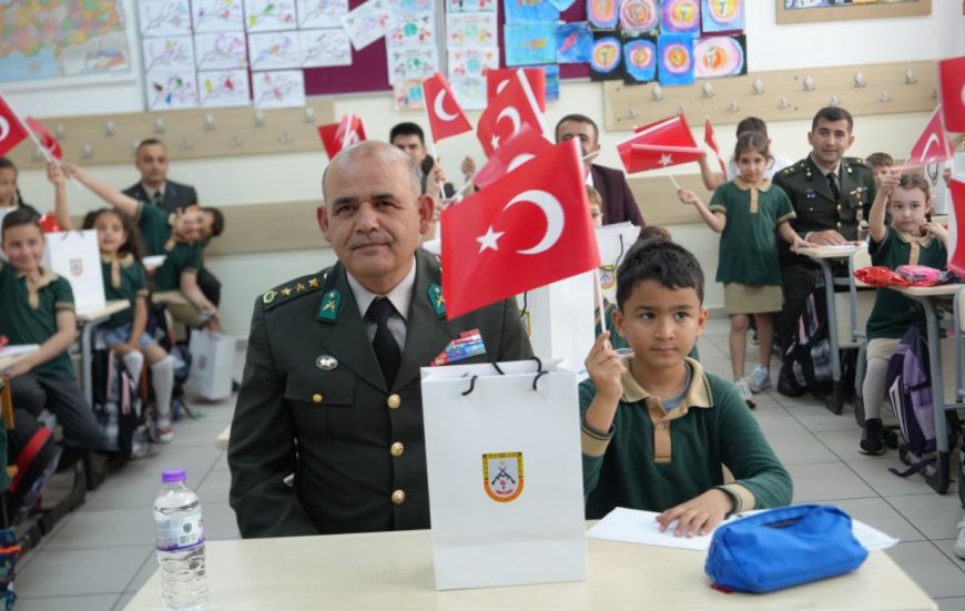 İlk Harfler Mehmetçiğe, İlk Cevaplar Kahramanlardan: Antalya’da Duygu Dolu Buluşma