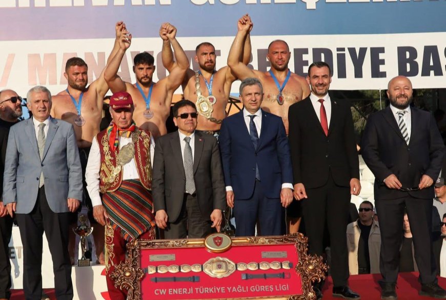 Kepez’in Pehlivanları Kürsüden İndi, Başkan Kocagöz’e Koştu
