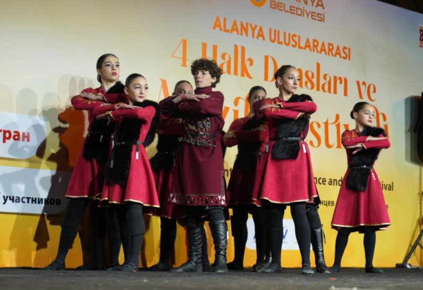 7 Ülke, Tek Yürek: Alanya’da Halk Dansları Rüzgarı Esti