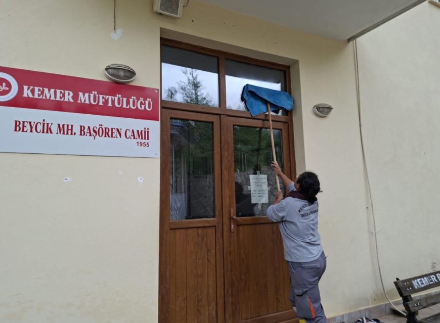 Kemer’de Bayram Hazırlığı: 32 Cami ve Mescit Pırıl Pırıl Oluyor