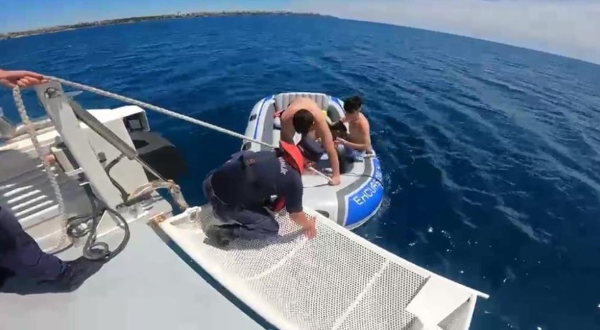 Antalya’da Can Pazarı: Patlayan Botla Açığa Sürüklenen 2 Genci Sahil Güvenlik Kurtardı