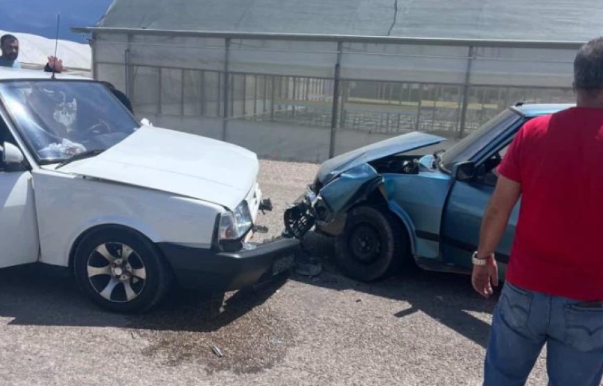 Kumluca’da Trafik Kazası: Kafa Kafaya Çarpışan Otomobillerde Can Pazarı