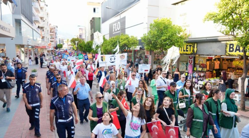 Alanya’da Festival Coşkusu: Aşkın Nur Yengi Rüzgarı Esti!
