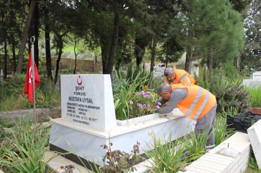 Büyükşehir’den Bayram Hazırlığı: Mezarlıklarda Kapsamlı Temizlik ve Bakım