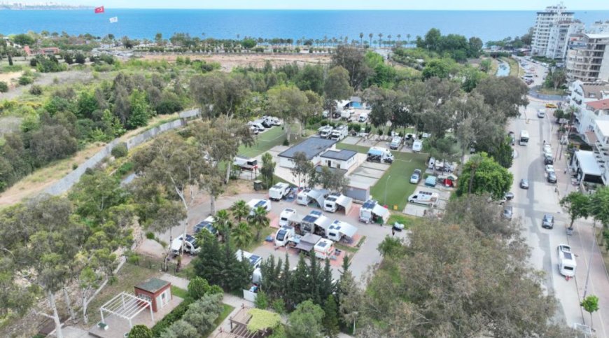 Karavancıların Antalya Mesaisi: Güne Konyaaltı Sahili’nde Deniz Havasıyla Başlıyorlar
