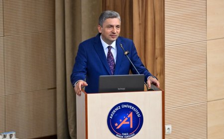 Muhtarlar Üniversite Kürsüsünde: Antalya'da Dikkat Çeken "Akademi" Hamlesi!