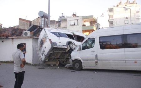Serik'te Tarım İşçilerini Taşıyan İki Minibüs Çarpıştı: 5 Yaralı